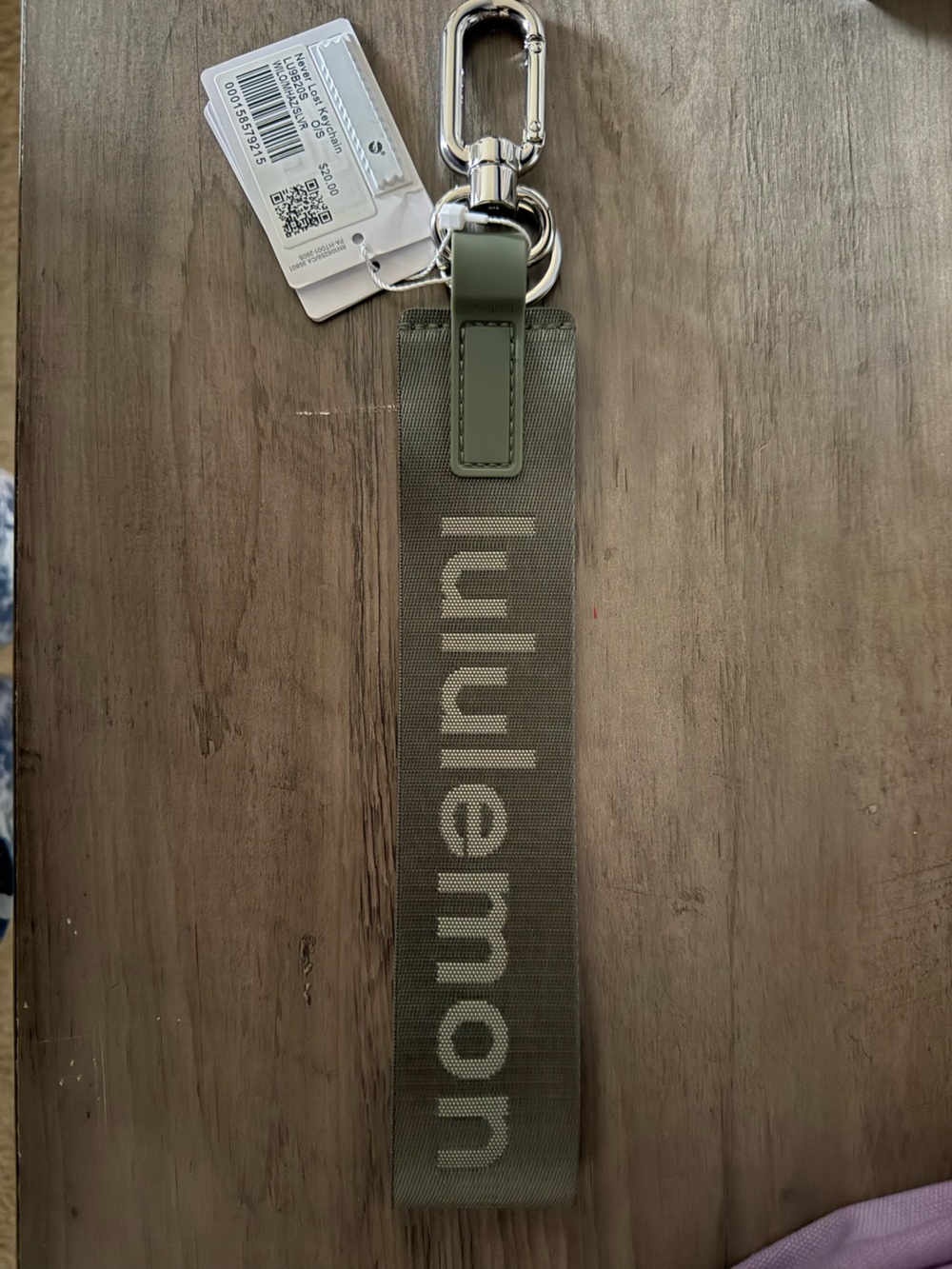 Lululemon Never Lost Keychain Willow Leaf